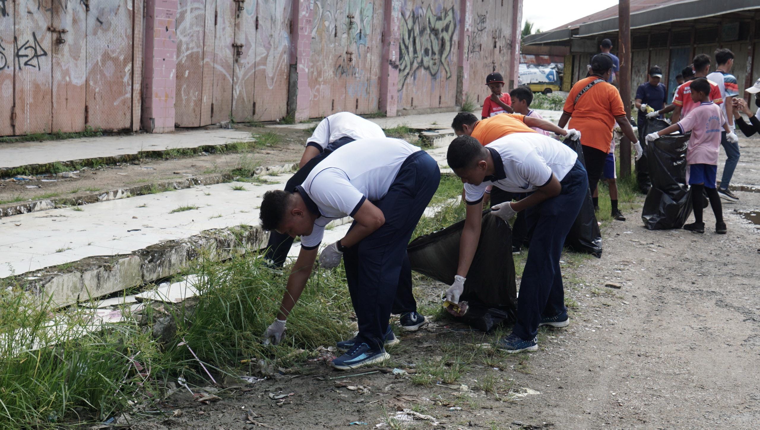 Kodaeral XIV Tingkatkan Sinergitas Bersama Rakyat Melalui Karya Bakti Bersama Di Kota Sorong