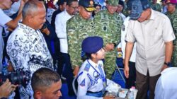 Panglima TNI Dampingi Menhan RI Tinjau Panen Kedelai Garuda Merah Putih di Lampung Utara Panglima TNI Dampingi Menhan RI Tinjau Panen Kedelai Garuda Merah Putih di Lampung Utara