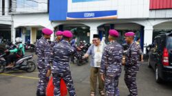 Berbagi Kebaikan Kepada Masyarakat Sekitar, Prajurit Yonif 2 Marinir Laksanakan Kegiatan Rutin Jumat Berkah