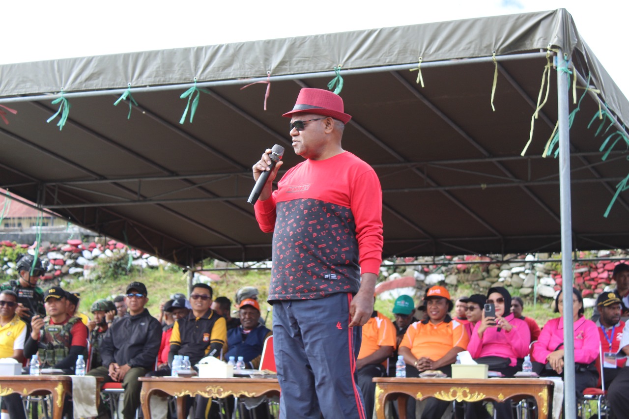Meriahkan HUT Kabupaten Puncak Jaya Yang ke-29, Kodim 1714/Puncak Jaya Ikuti Kegiatan Jalan Santai Bersama
