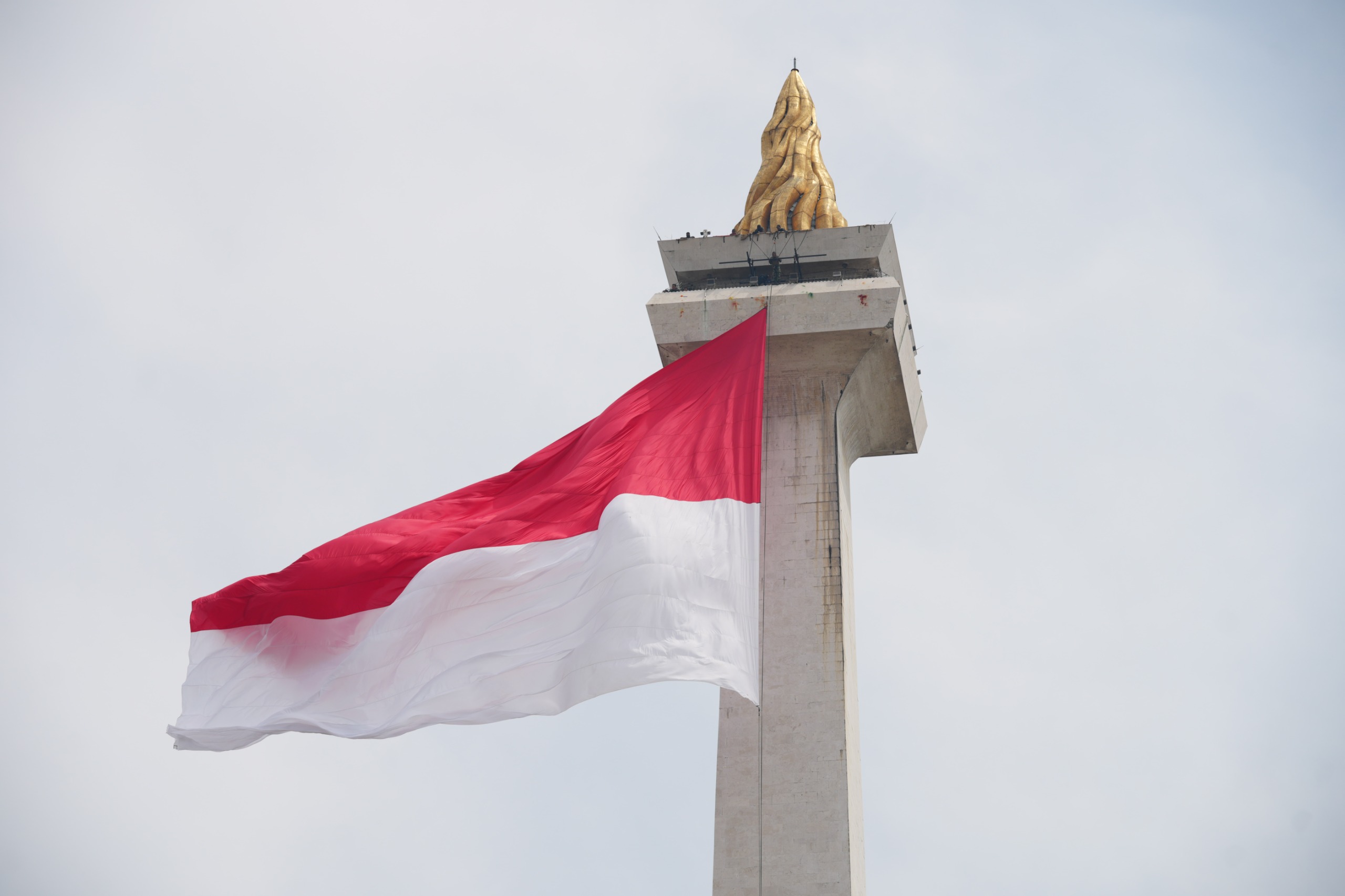 Bendera Merah Putih, Gagah Berkibar Saat Gladi Upacara HUT ke-80 TNI