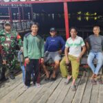 Ciptakan Kamtibmas, Babinsa Koramil Sebulu Ajak Warganya Patroli Siskamling Ciptakan Kamtibmas, Babinsa Koramil Sebulu Ajak Warganya Patroli Siskamling