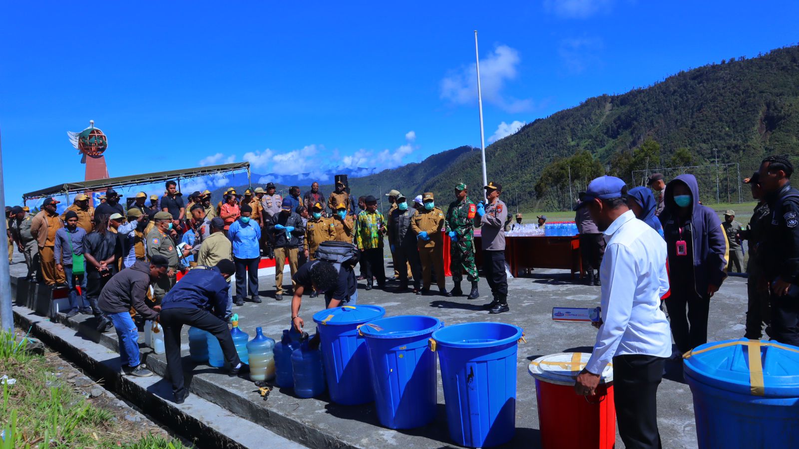 Kodim 1714/PJ Dukung Pemda Dalam Pemusnahan Miras di Kabupaten Puncak Jaya
