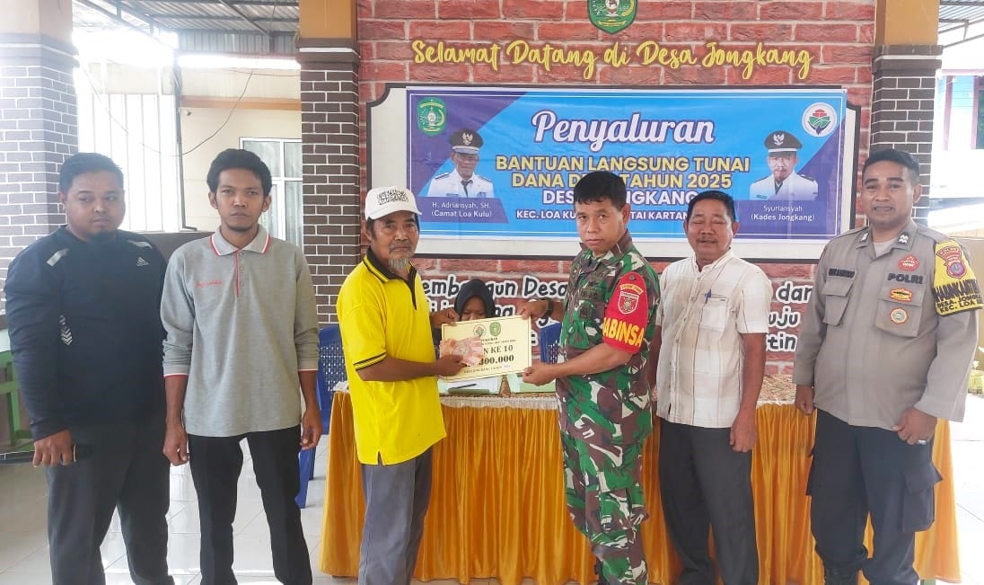 Babinsa Lakukan Pendampingan Penyaluran BLT Wujud Sinergitas Dan Kepedulian Terhadap Warga