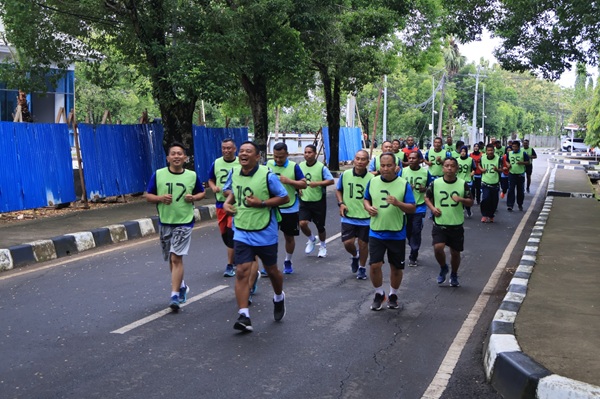 Jelang UKP Personel Lanud Sultan Hasanuddin Laksanakan Tes Samapta Jelang UKP Personel Lanud Sultan Hasanuddin Laksanakan Tes Samapta
