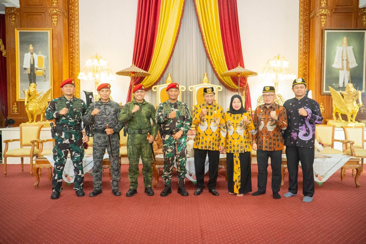 Dangrup 4 Kopassus Jalin Silaturahmi dengan Kesultanan Kutai Kartanegara Ing Martadipura Dangrup 4 Kopassus Jalin Silaturahmi dengan Kesultanan Kutai Kartanegara Ing Martadipura
