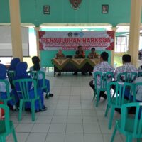 Babinsa Desa Gandusari Hadiri Penyuluhan Bahaya Narkoba Untuk Pelajar Di Balai Desa Gandusari