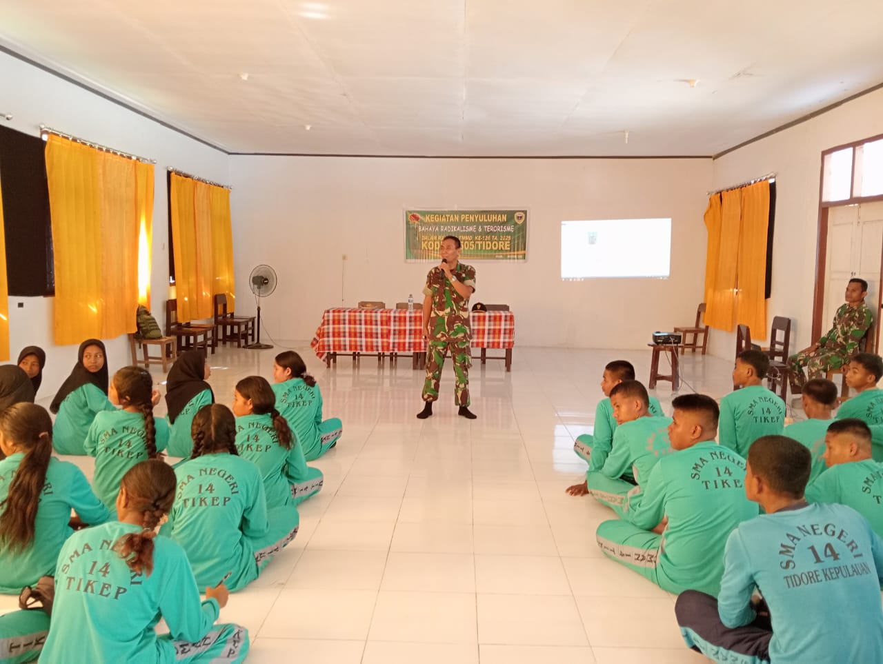 Satgas TMMD ke-126 Berikan Penyuluhan Bahaya Radikalisme dan Terorisme kepada Siswa SMA Satgas TMMD ke-126 Berikan Penyuluhan Bahaya Radikalisme dan Terorisme kepada Siswa SMA