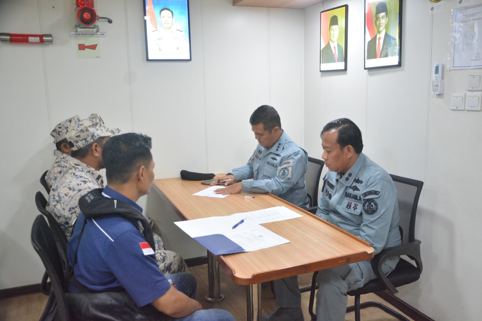 Bakamla RI Jemput Empat Nelayan Indonesia di Perbatasan Laut Indonesia–Malaysia