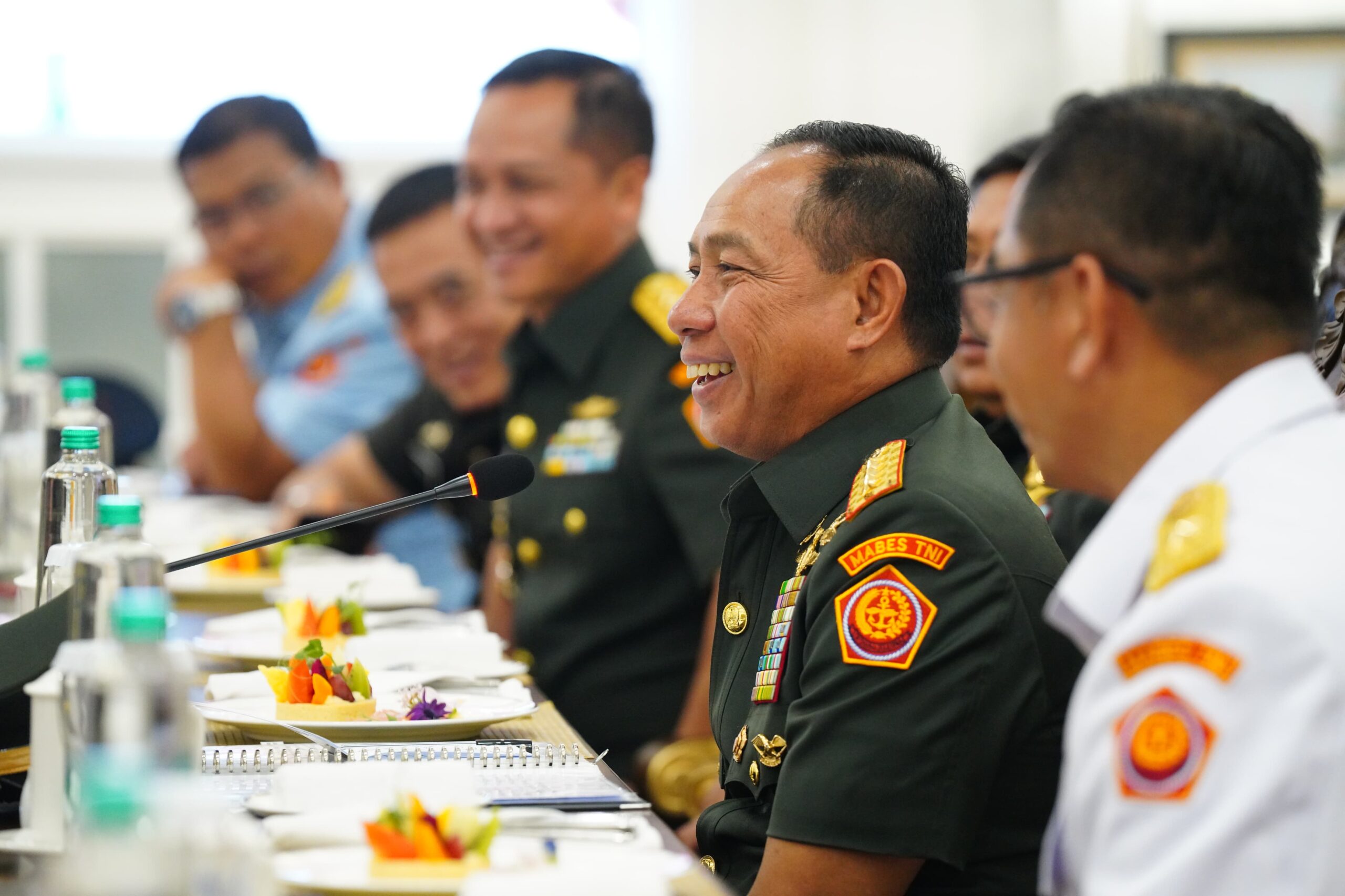 Kerja Sama Militer RI–Yordania Menguat, Panglima TNI Terima Kunjungan Kehormatan Mayor Jenderal Al Hnaity Kerja Sama Militer RI–Yordania Menguat, Panglima TNI Terima Kunjungan Kehormatan Mayor Jenderal Al Hnaity