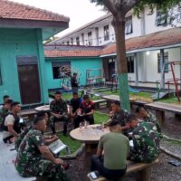Jaga Komunikasi dan Selaraskan Pemikiran, Letkol Mar Helilintar Laksanakan Afternoon Briefing Bersama Seluruh Perwira Yonif 2 Marinir