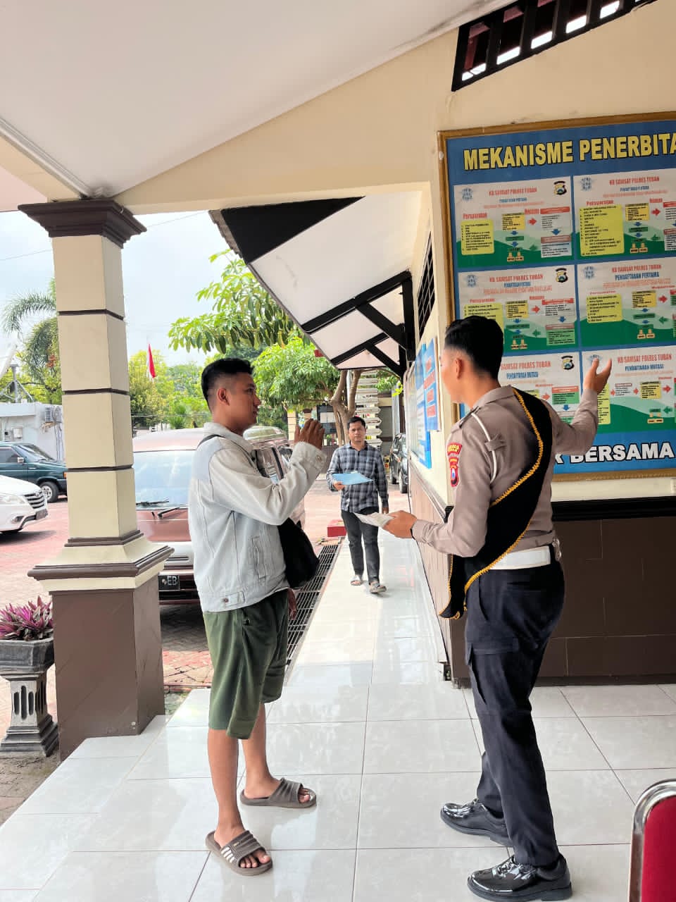 Satlantas Tuban Bangun Kepercayaan Lewat Sapaan dan Edukasi