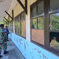Kodim 1714/Puncak Jaya, Babinsa Bantu Pendataan Sekolah Rusak di Kabupaten Puncak Jaya