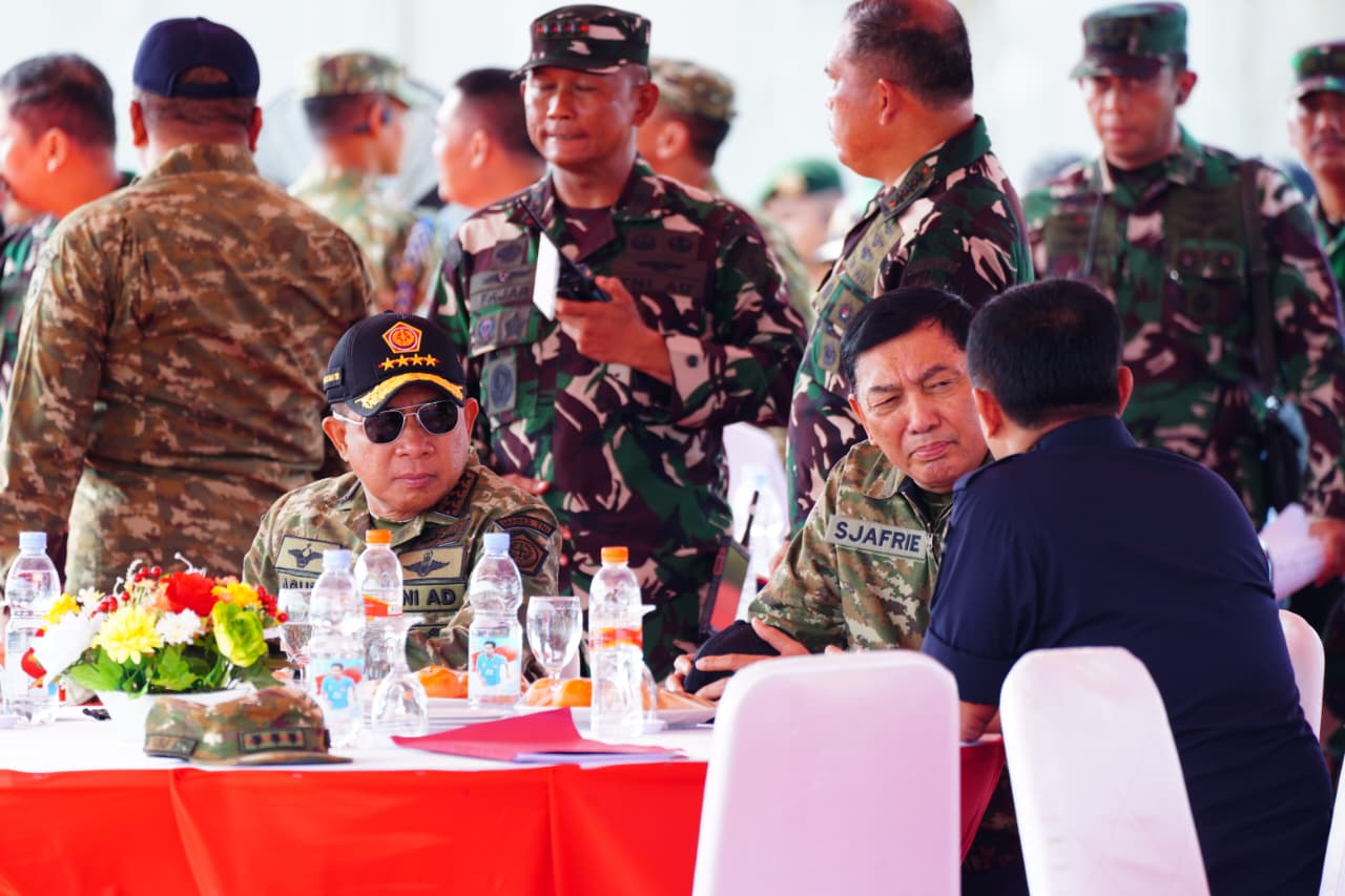 KRI Bung Hatta dan KRI Panah Amankan Kapal Asing pada Latihan Operasi Laut di Morowali KRI Bung Hatta dan KRI Panah Amankan Kapal Asing pada Latihan Operasi Laut di Morowali
