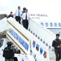 Sukhoi Su 27/30 Skadron Udara 11 Paksa Mendarat Pesawat Asing di Lanud Sultan Hasanuddin