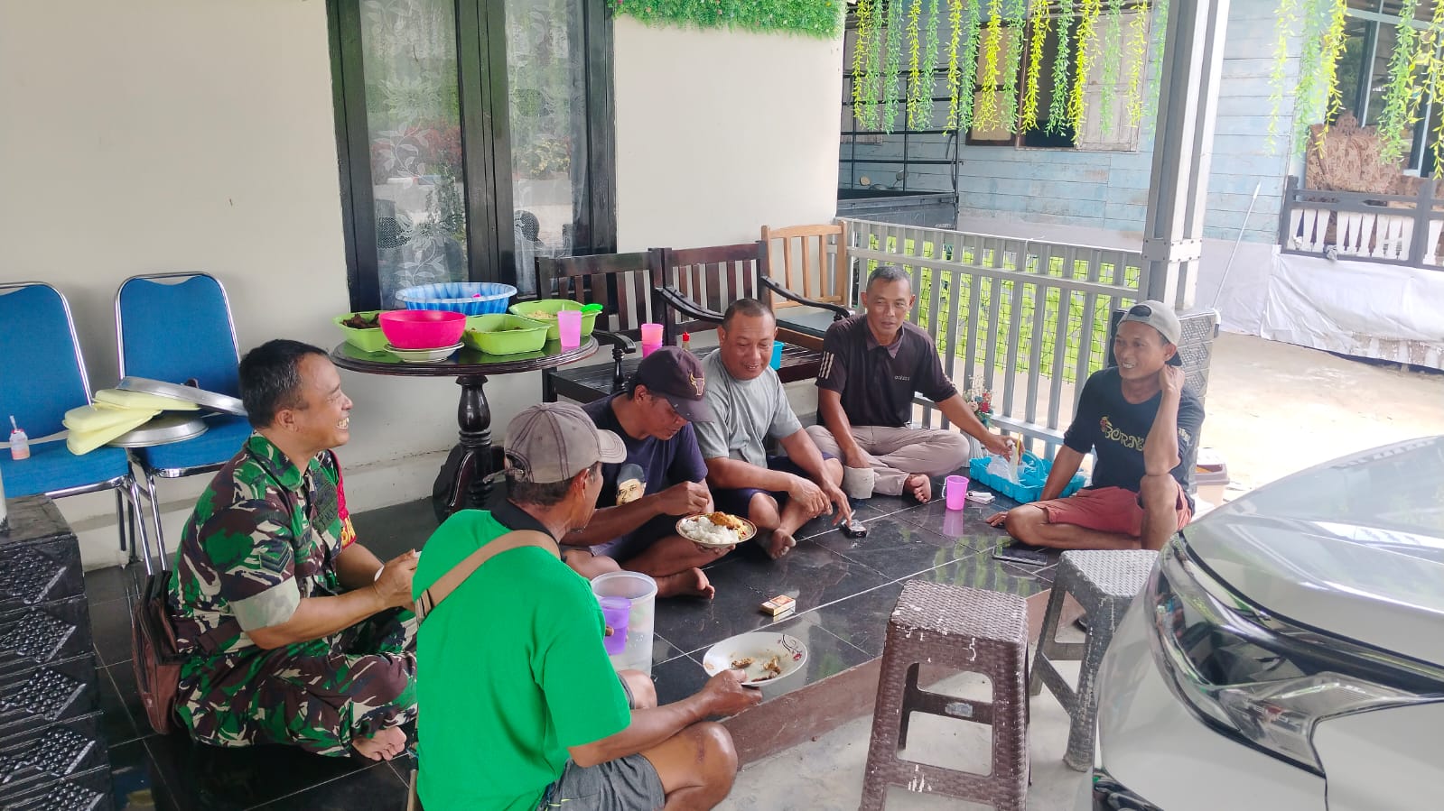 Lebih mendekatkan Diri dan Menjalin Silaturahmi, Babinsa Sidorejo Laksanakan Komsos