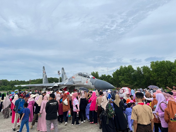 Ribuan Warga Masyarakat Meriahkan Open Base Lanud Sultan Hasanuddin 2025