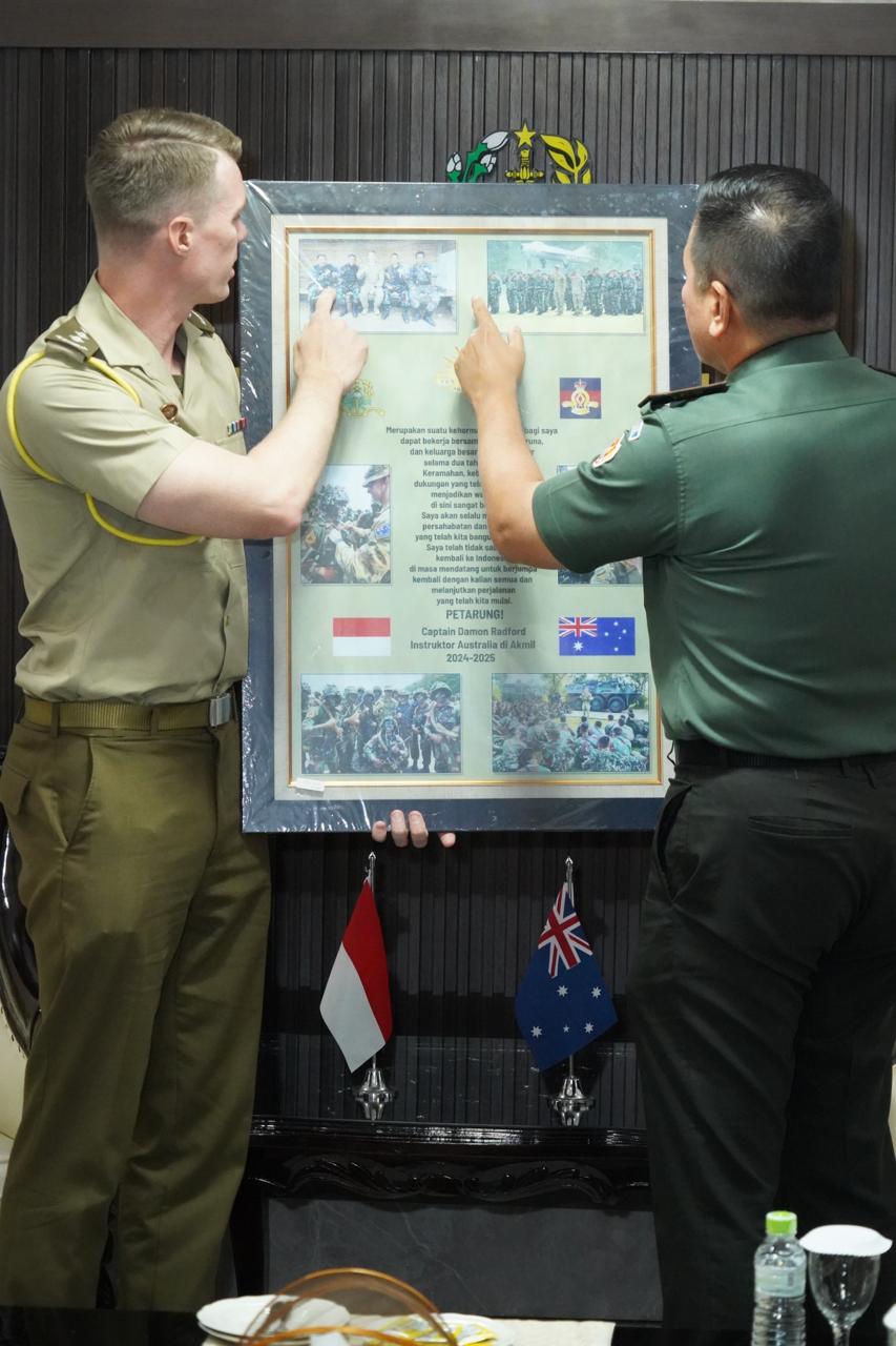 Akmil Lepas Instruktur Australia Kapten Kav Damon Radford
