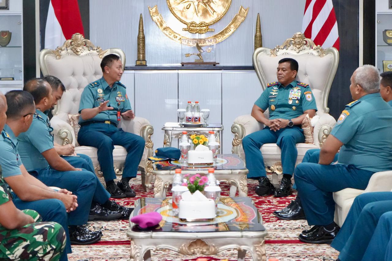 Tingkatkan Layanan Kesehatan Prajurit, Pangkoarmada III Terima Kunjungan Kehormatan Wakapuskes TNI di Mako Armada III