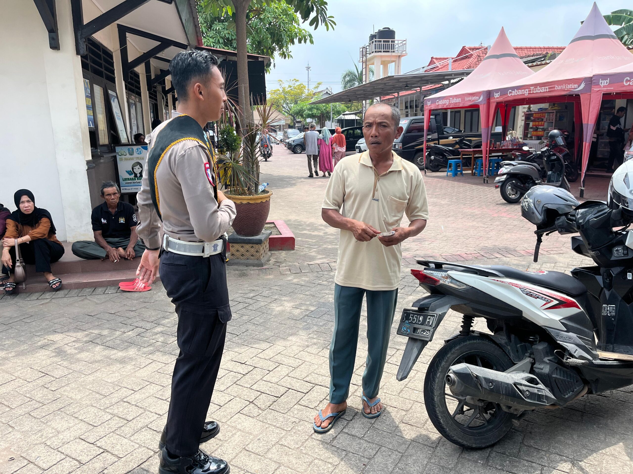 Senyum Satlantas Warnai Pagi, Desa Menjadi Lebih Hidup