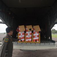 TNI Kembali Kirim Bantuan Dengan Metode Airdrop untuk Warga Terisolasi Akibat Banjir di Aceh Tamiang