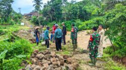 TNI–Rakyat Bersinergi Bangun Jembatan Gantung Penghubung Dua Kecamatan di Sukabumi