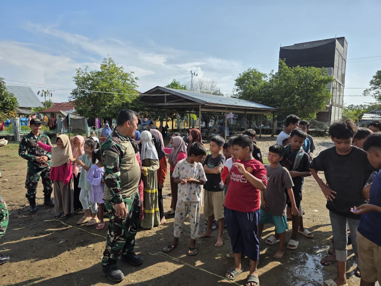 TNI dan Unsyiah Gelar Trauma Healing untuk Anak Korban Banjir di Pidie Jaya TNI dan Unsyiah Gelar Trauma Healing untuk Anak Korban Banjir di Pidie Jaya