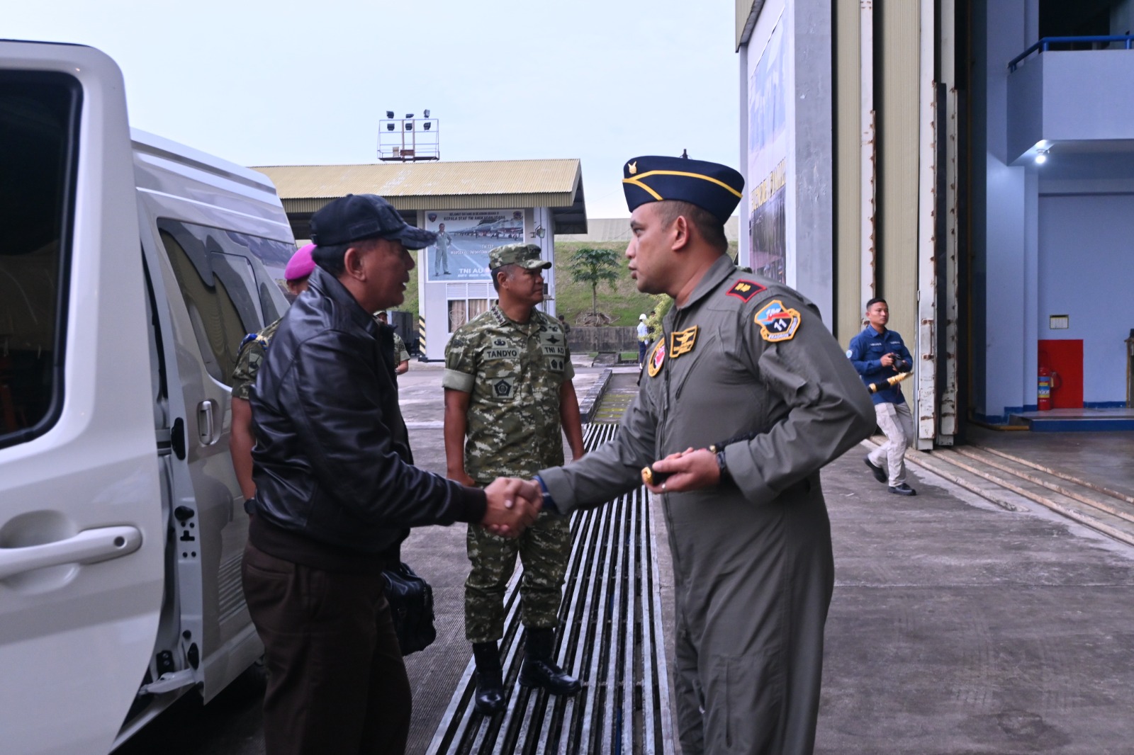 Danlanud Sultan Hasanuddin Sambut Kunjungan Menhan RI dan Wakasau di Makassar Danlanud Sultan Hasanuddin Sambut Kunjungan Menhan RI dan Wakasau di Makassar