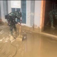 TNI Kerahkan Personel untuk Pulihkan Layanan Publik di Kantor Dukcapil Aceh Tamiang