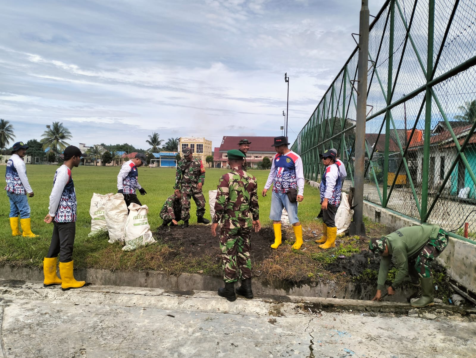 Karya Bakti Hari Juang TNI AD ke-80 Kodim 0913/PPU Sasar Lapangan Babulu