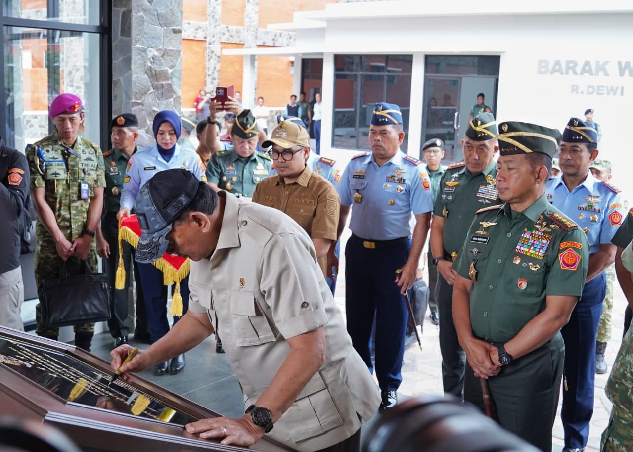 Panglima TNI Dampingi Menhan Resmikan Sarpras Dik Pa PK TNI di Kodiklat TNI Serpong