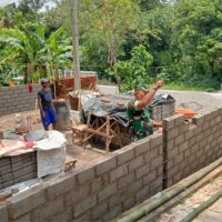 Wujud Kemanunggalan, Babinsa Bence Gotong Royong Bangun RTLH Kediaman Bapak Samiri