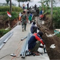 Sinergi Kodim 0808/Blitar Dan Warga, Bangun Jembatan Perintis Garuda Bendosewu Segera Rampung