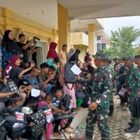 Hadirkan Senyum Anak-Anak Aceh, TNI Salurkan Ribuan Paket Alat Sekolah
