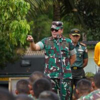 Gubernur Akmil Meninjau Latihan Teknik Mendayung dan Ketahanan Taruna Tingkat II