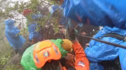 Menembus Hutan dan Tebing, Prajurit TNI Temukan Dua Korban Kecelakaan Pesawat ATR 42-500 di Gunung Bulusaraung