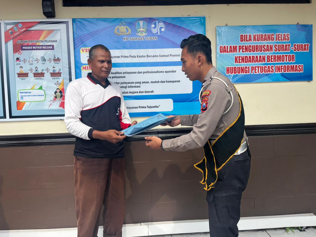 Pelayanan Publik yang Membumi, Polisi di Tuban Dapat Apresiasi Warga