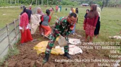 Gotong Royong Babinsa dan Warga, Lapangan Sepak Bola Desa Toseho Kembali Bersih