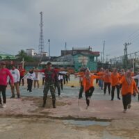 Jaga kesehatan Warga, Babinsa Dampingi Germas Dan Pemeriksaan kesehatan Oleh UPT Puskesmas