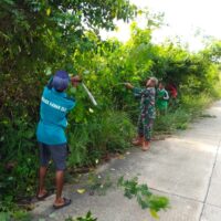 Wujudkan Lingkungan yang Bersih Dan Sehat, Babinsa Bersama Warga Kompak Lakukan Gotong Royong