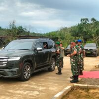 Dandim 0913/PPU Sambut Kunjungan Pangdam VI/Mlw di Yonif Teritorial Pembangunan 826/Benuo Taka Bekerai (BTB)