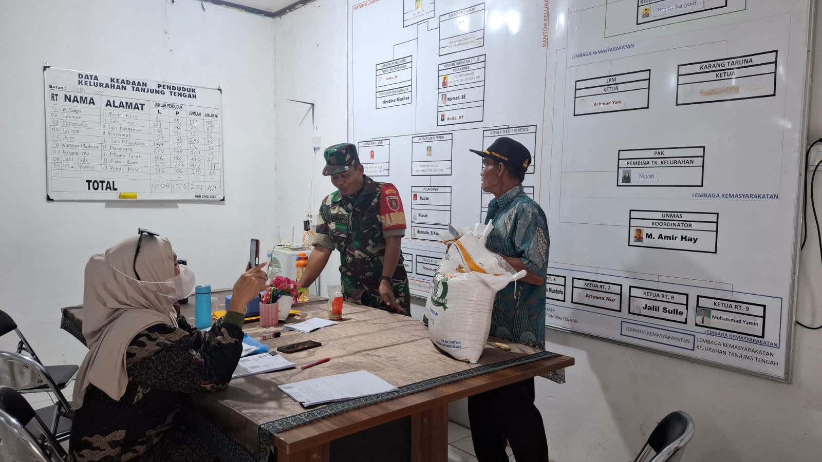 Komsos, Menjadikan Hubungan Kerja Antara Babinsa Dan Aparat Kelurahan Tanjung Tengah Semakin Solid