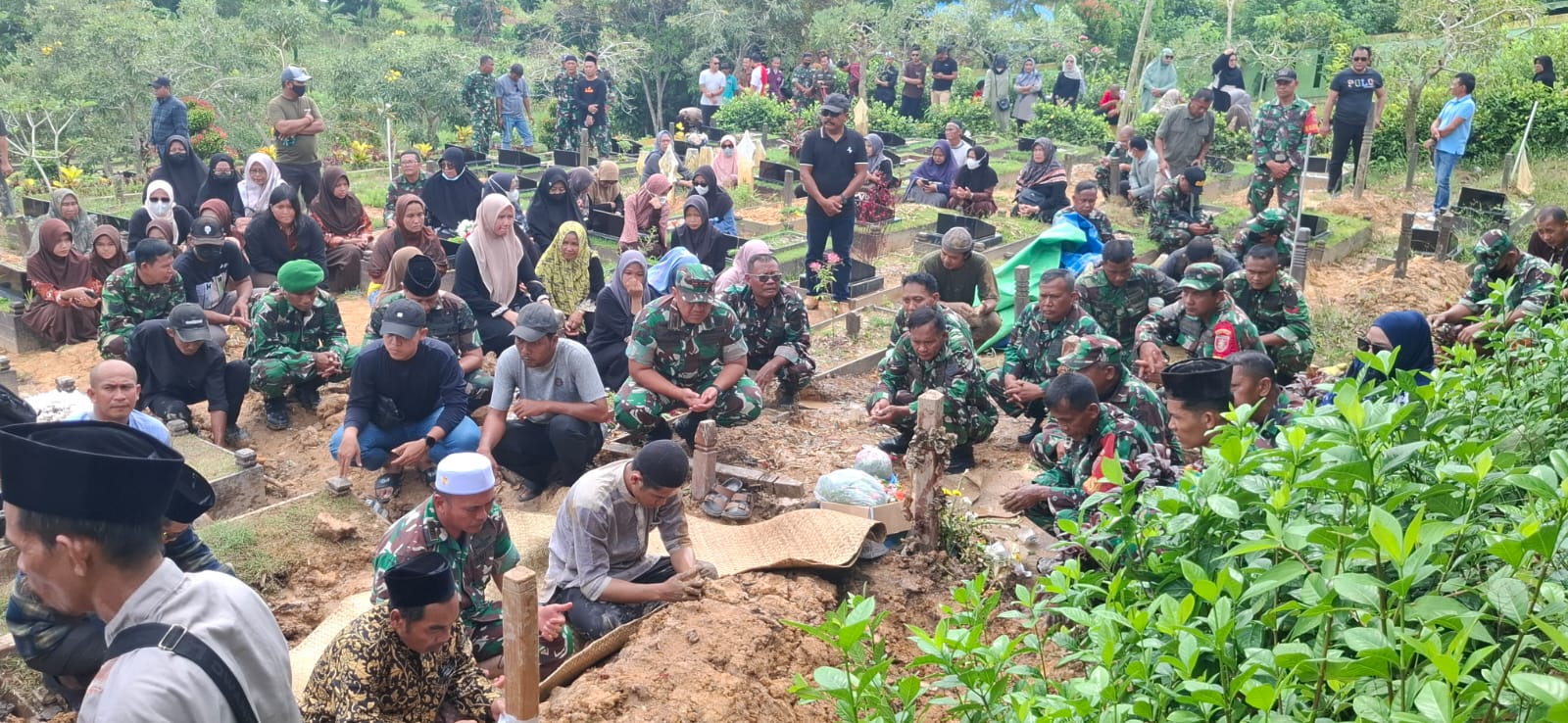 Dandim 0913/PPU Dan Anggota Takziah ke Rumah Duka Alm Peltu Supardi Dandim 0913/PPU Dan Anggota Takziah ke Rumah Duka Alm Peltu Supardi