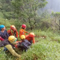 Prajurit TNI Temukan Enam Korban Kecelakaan Pesawat ATR 42-500