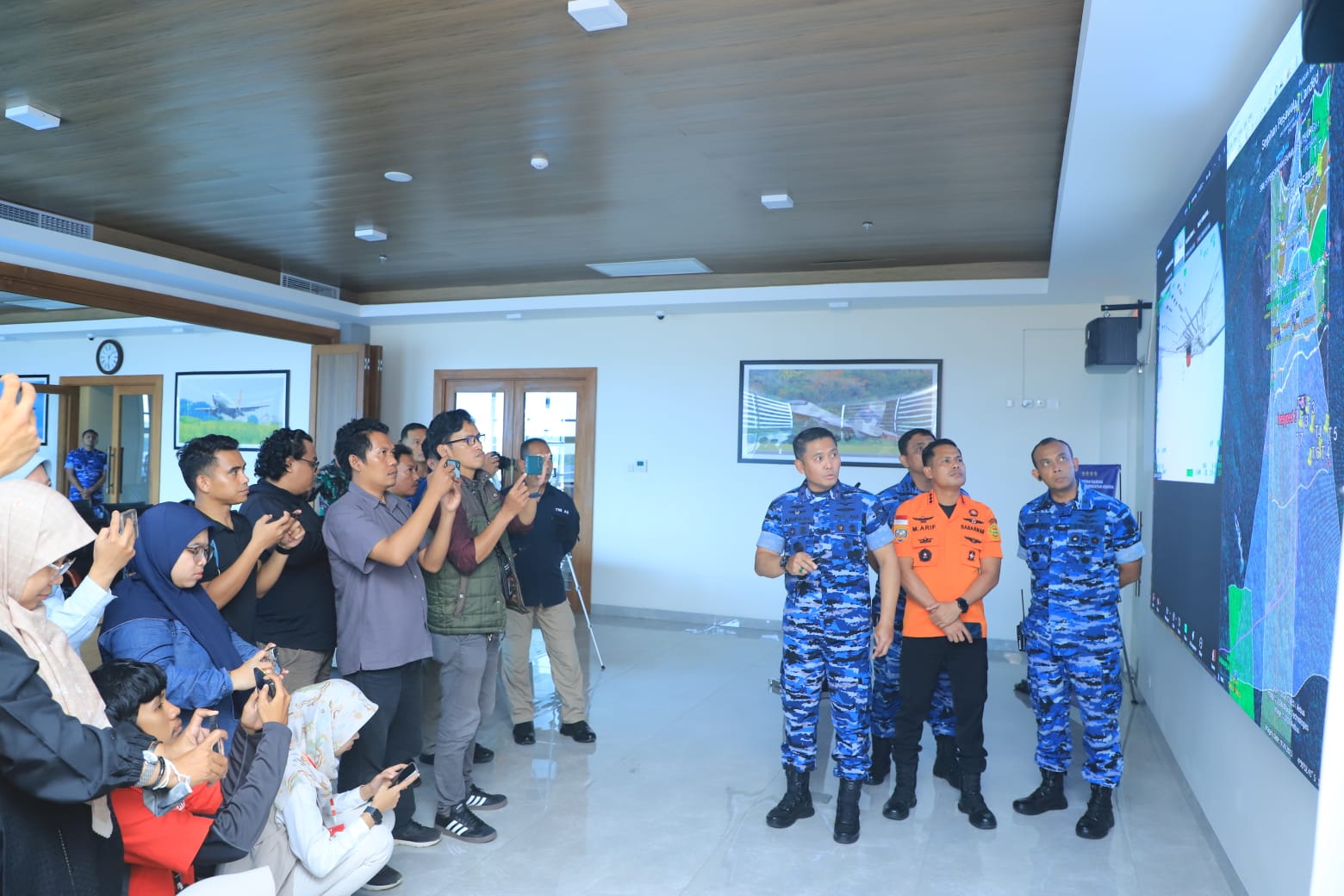 TNI AU Turunkan 257 Personel dan 4 Alutsista dalam Operasi SAR ATR 42-500 TNI AU Turunkan 257 Personel dan 4 Alutsista dalam Operasi SAR ATR 42-500