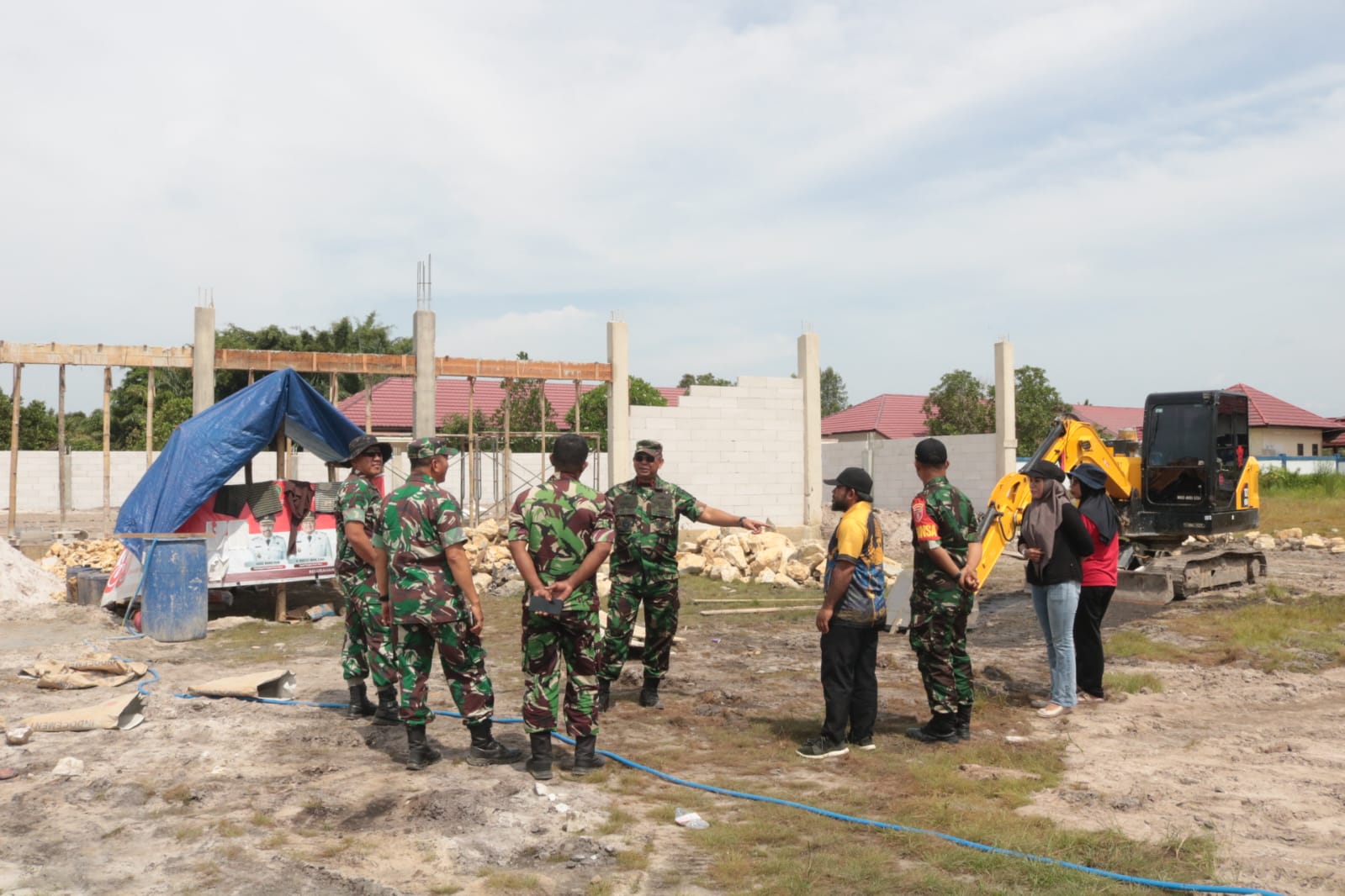 Babinsa Koramil 01/Penajam Terima Kunjungan Pamen Staf Ahli Kodam Di Lokasi KDKMP