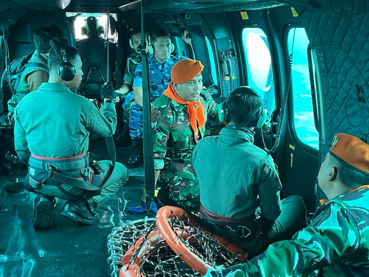 Danlanud Sultan Hasanuddin Pimpin Langsung Evakuasi Body Part Korban Jatuhnya Pesawat ATR 42-500