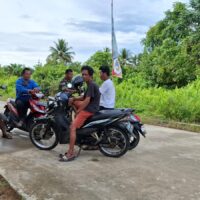 Di Mana Saja Bisa, Babinsa Tanjung Tengah Laksanakan Komunikasi Sosial (Komsos) Dengan Warga Binaannya