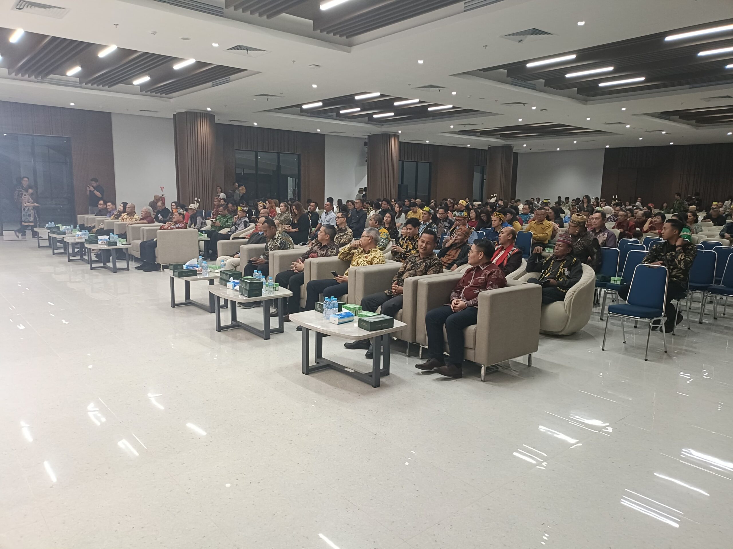 Kasdim 0913/PPU Hadiri Perayaan Syukur Natal 2025 dan Tahun Baru 2026 Persekutuan Dayak Kalimantan Timur Kasdim 0913/PPU Hadiri Perayaan Syukur Natal 2025 dan Tahun Baru 2026 Persekutuan Dayak Kalimantan Timur