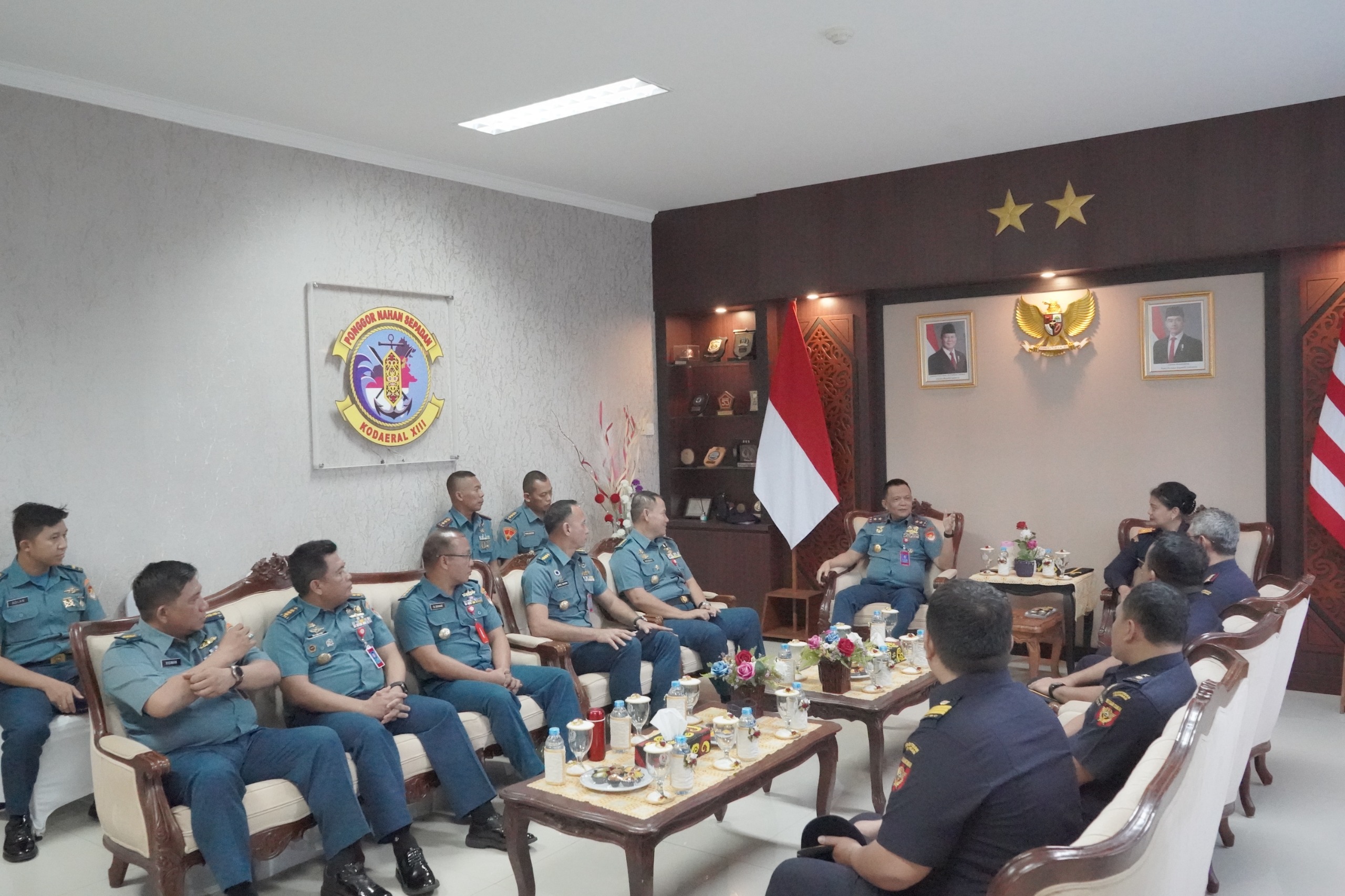 Dankodaeral XIII Terima Kunjungan Kerja Kakanwil DJBC Kalbagtim di Mako Kodaeral XIII